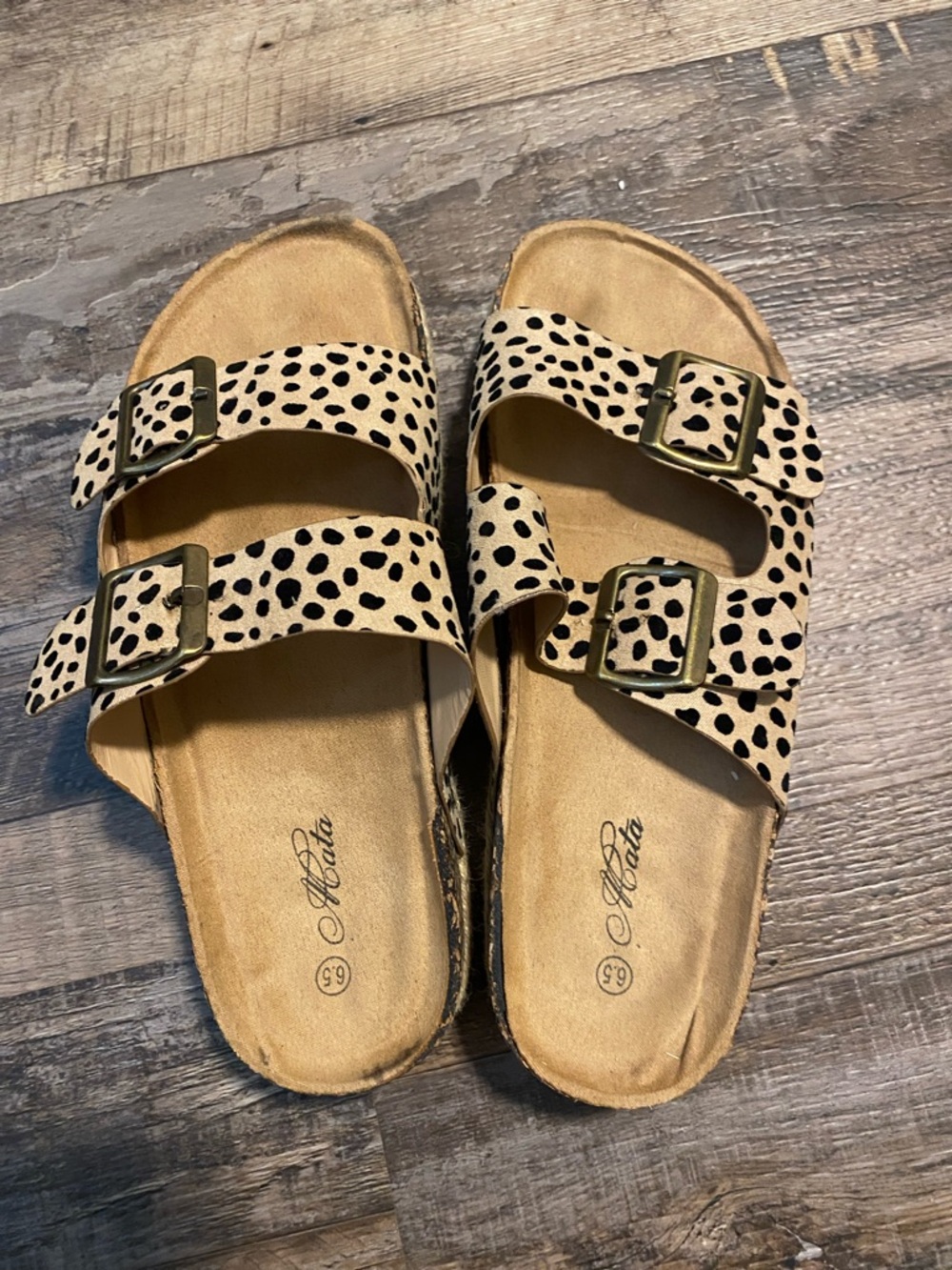 Mata Shoes Beige Sandal with Black Spot Buckles